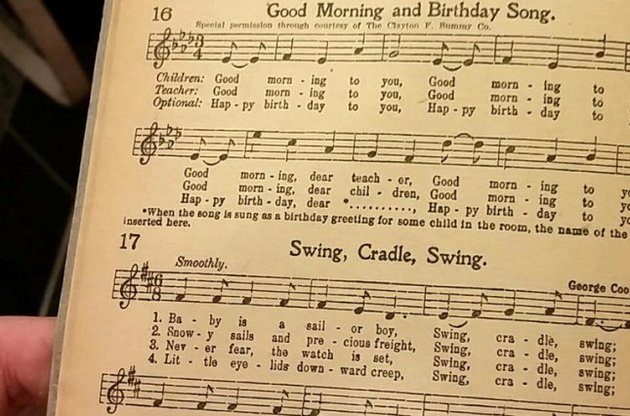 Изначально мелодия из всем известной песни была под названием Good Morning To All