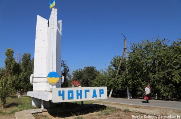Все стоявшие на Чонгаре фуры вернулись на материковую Украину
