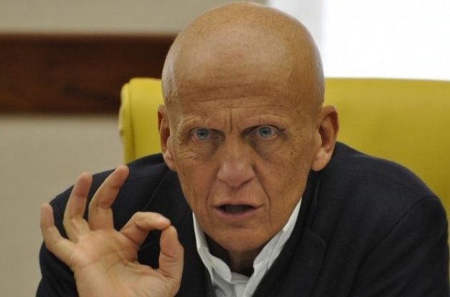 Колліна став на захист суддівського корпусу