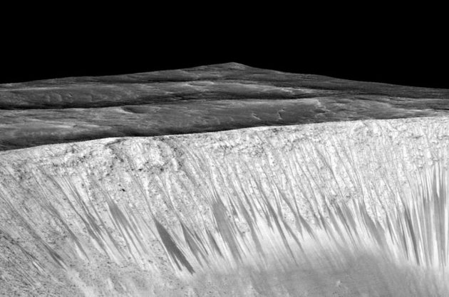 NASA заявило о наличии жидкой воды на Марсе