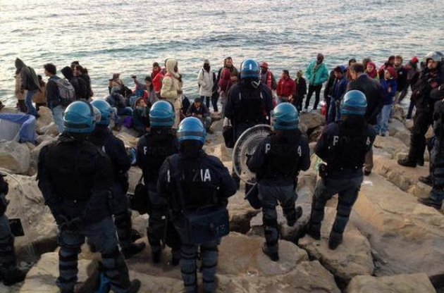 Полиция Италии снесла палаточный городок беженцев