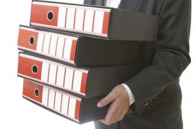 Чиновников обяжут самостоятельно добывать справки через интернет