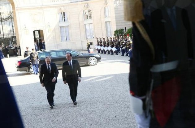 Путин первым прибыл к Олланду, президенты проводят двустороннюю встречу
