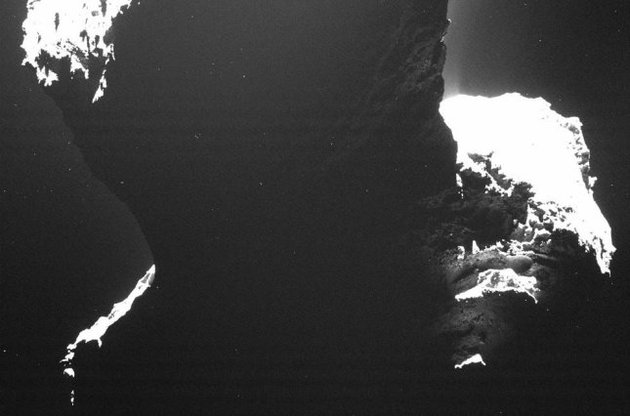 Rosetta  нашла лед под поверхностью "темной стороны" кометы Чурюмова-Герасименко