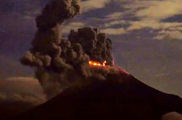 В Мексике бушует "Огненный вулкан"