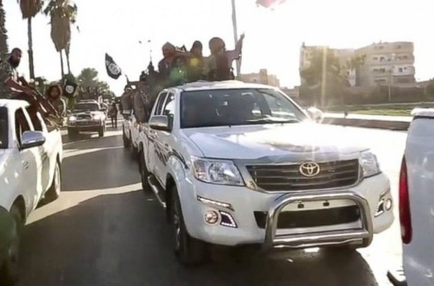 США з'ясовують шляхи постачання бойовиків "Ісламської держави" в Сирії джипами Toyota