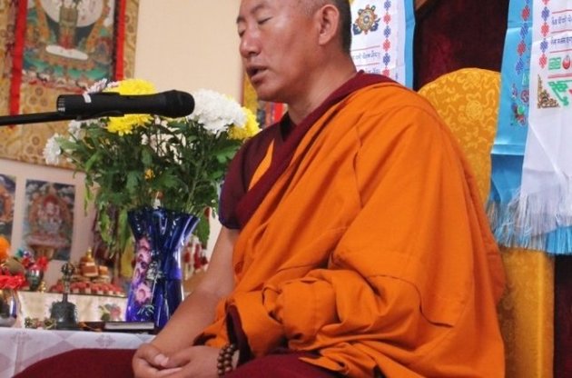 ФСБ виганяє ламу Швалха Рінпохе з Росії. Ілюстрація