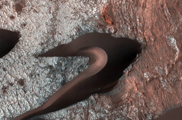 NASA опубликовало детальную фотографию дюн на Марсе