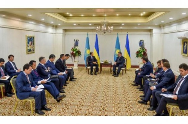 Порошенко в Казахстане обсудил перспективы "шелкового пути" в Европу