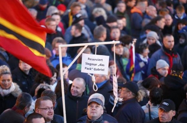 В Германии несколько тысяч человек вышли на митинг против мигрантов