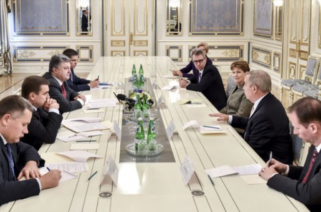 Порошенко зустрівся з делегацією Конгресу США