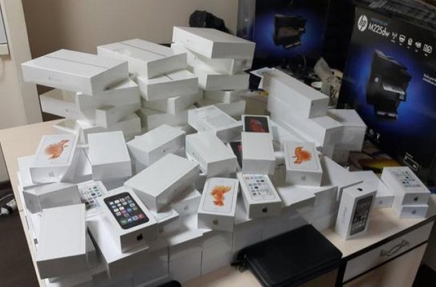 При обшуках інтернет-магазини втратили близько 2 тисяч одиниць продукції Apple