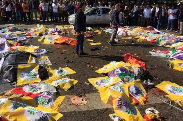 Главы трех турецких силовых ведомств отстранены от службы после взрывов в Анкаре