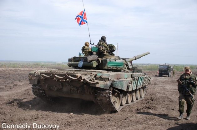 Бойовики активно зображують відведення техніки в Донбасі, маскуючи її на нових позиціях – ІС