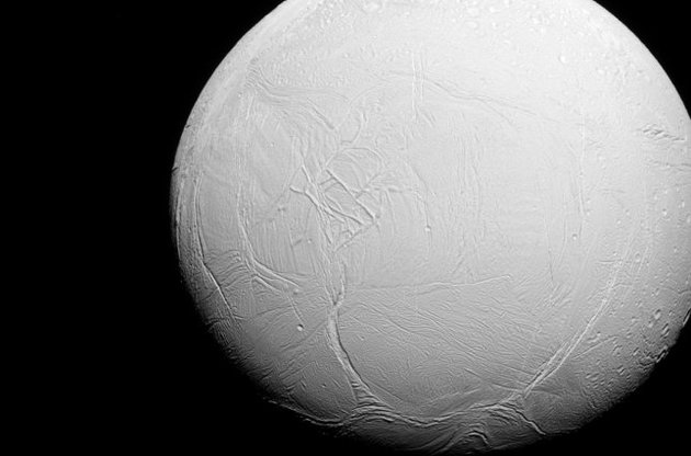 NASA опубликовало высококачественное фото Энцелада