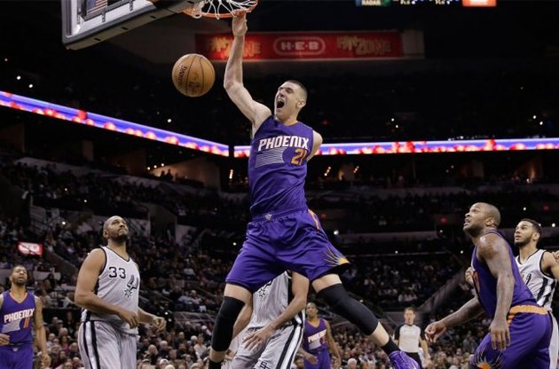 Лінь продовжить грати в НБА