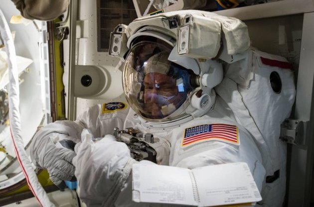 NASA запустило онлайн-трансляцию космической прогулки астронавтов МКС