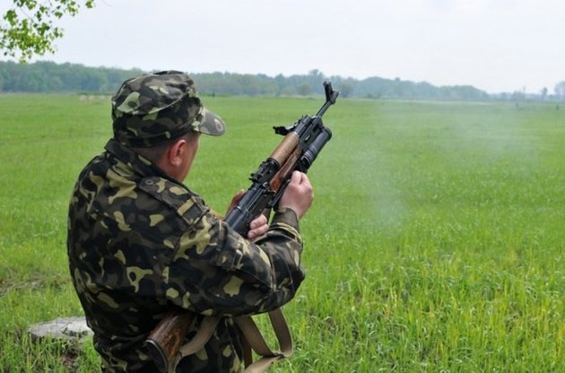Четверть украинцев готовы защищать страну от агрессора с оружием в руках
