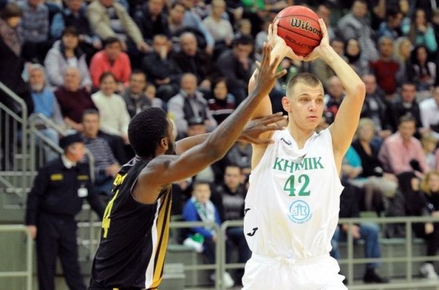 "Химик" выиграл каждую из четвертей