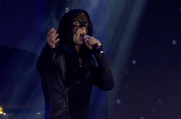 Темный тенор исполнит гимны