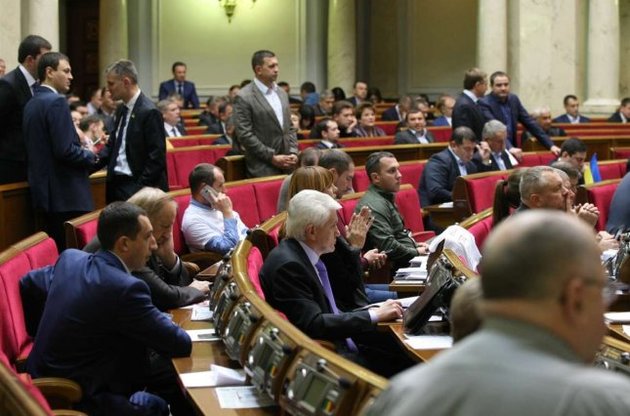 Рада успешно принимает законы из безвизового пакета