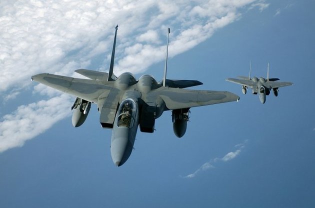 Первые шесть из 12 истребителей F-15С Eagle прибыли на авиабазу Инжирлик в Турции для патрулирования турецкого воздушного пространства по просьбе Анкары