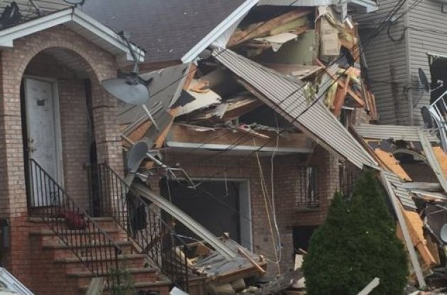 В городе на границе с Нью-Йорком взорвался жилой дом.