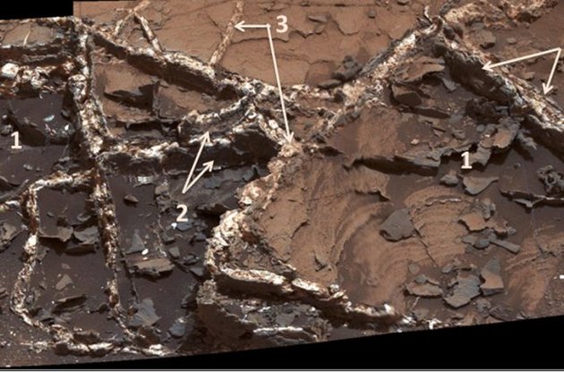 Исследователи раскрыли тайну минеральных "вен" на Марсе