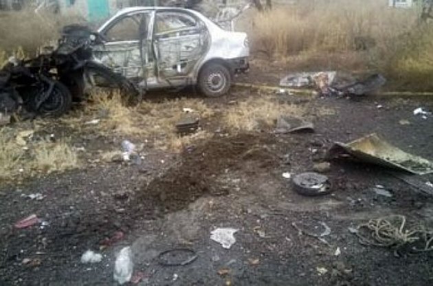 В Марьинке автомобиль подорвался на мине: погибли отец и сын