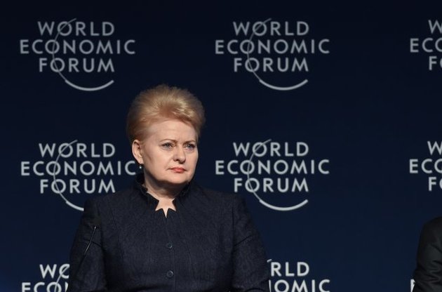 Президент Литвы считает Россию не менее опасной, чем "Исламское государство"