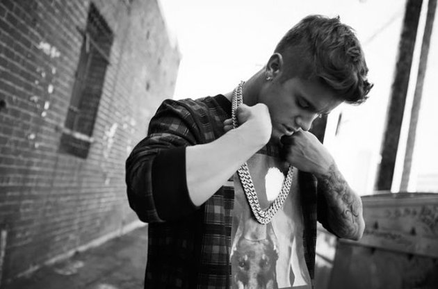 Під час теракту в Парижі загинув музикант з групи Джастіна Бібера