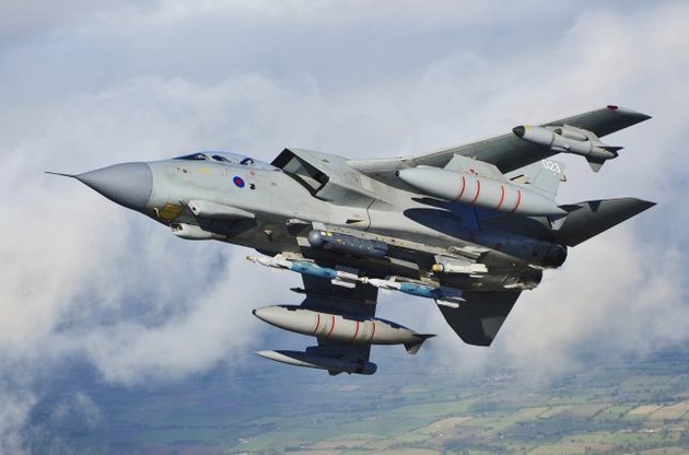 Великобритания нанесла первые авиаудары по "Исламскому государству" в Сирии