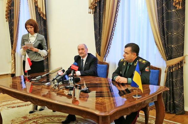 Свій перший візит в якості міністра оборони Мацеревич здійснив у Київ