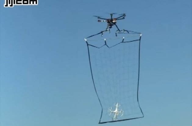 Японська поліція взяла на озброєння нешкідливі антидрони