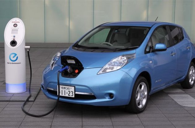 Порошенко подписал закон об отмене пошлины на электромобили