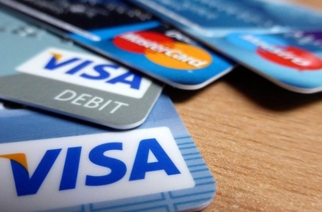 Российские банки в Крыму отключили от Visa и Mastercard