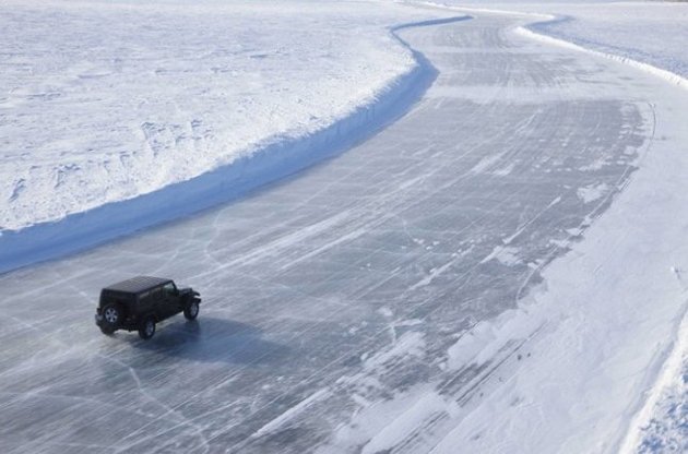 Асфальт предотвращает образование льда на дороге