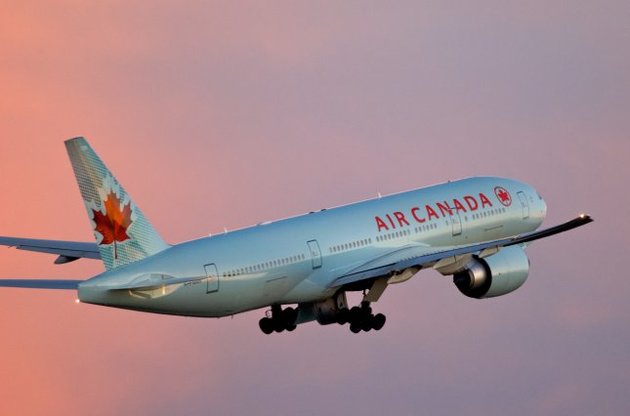 Самолет Air Canada попал в зону турбулентности, более 20 пассажиров пострадали