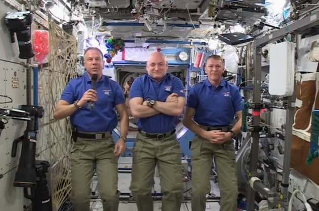 Астронавты МКС поздравили жителей Земли с Новым годом