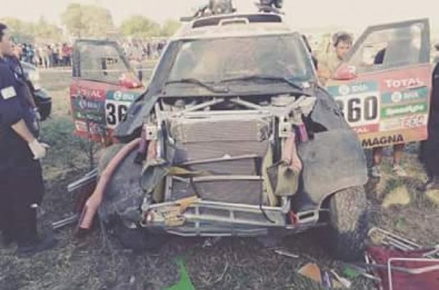 Джип китайского экипажа после аварии