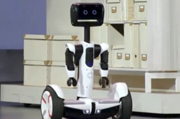 Робот может распознавать хозяина и следовать за ним