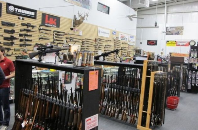 Право на зберігання і носіння зброї у США гарантується Другою поправкою до Конституції країни