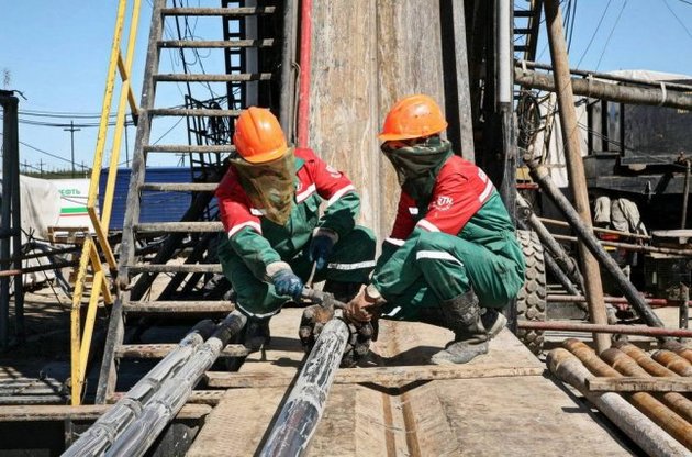 Вслед за падением цен на нефть снижаются и прогнозы