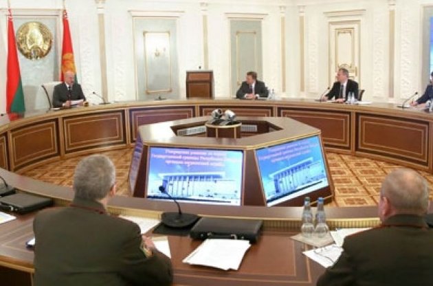 Лукашенко доручив КДБ миттєво розбиратися з тим, що воювали в Донбасі