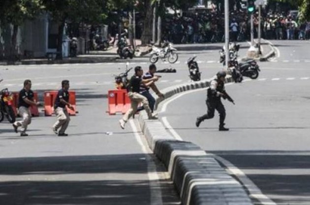 "Исламское государство" взяло на себя ответственность за теракты в Джакарте - Reuters