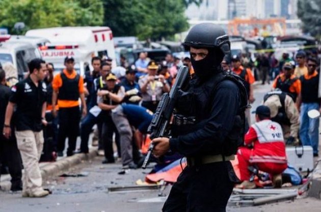 В центре Джакарты прогремела новая серия взрывов