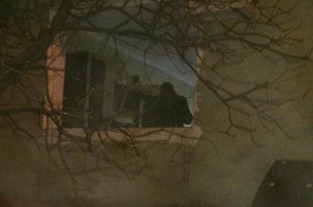 В маріупольській "висотці" прогримів вибух постраждали жінка і 8-річний хлопчик.