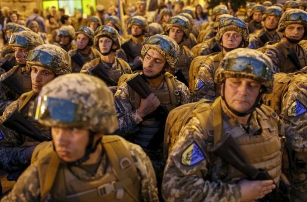 Военнослужащие по контракту будут получать не менее 7 тысяч гривень - Минобороны