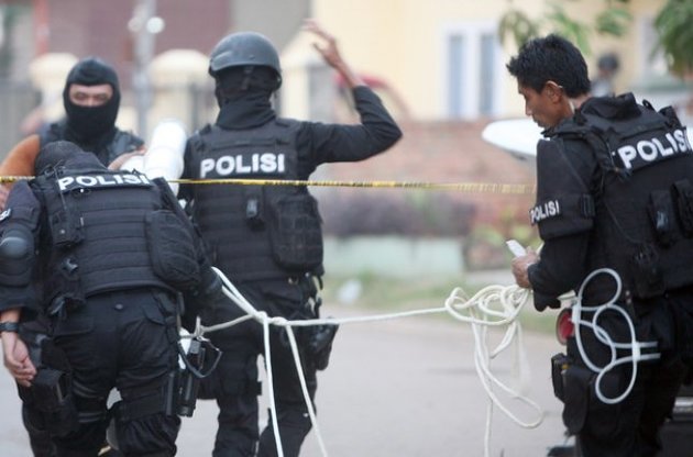 Индонезийская полиция задержала троих подозреваемых в причастности к терактам в Джакарте – СМИ