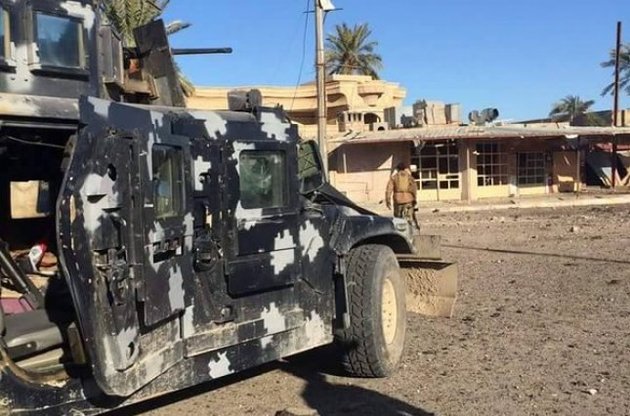 Місцеві жителі тікають з району бойових дій в Іраку